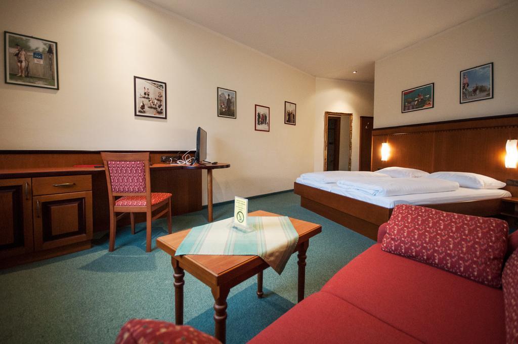 Hotel Gasthof Sonne อาชาค อัน แดร์ โดเนา ภายนอก รูปภาพ