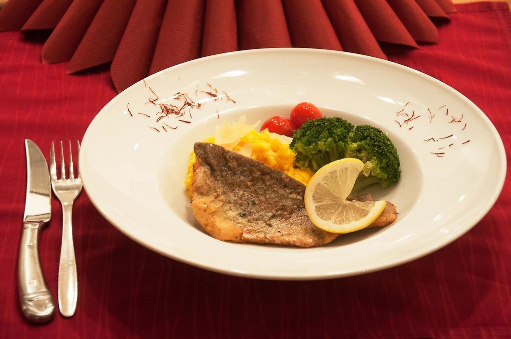 Hotel Gasthof Sonne อาชาค อัน แดร์ โดเนา ภายนอก รูปภาพ
